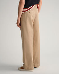 Volume chino met plooien