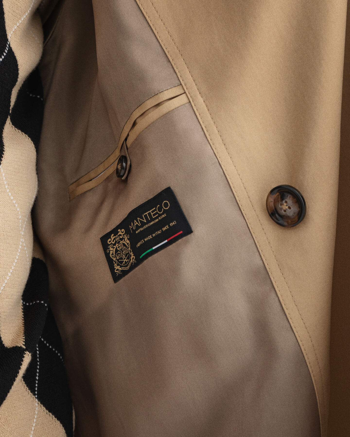 Oversized trenchcoat