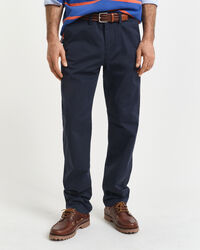Pantalon chino coupe regular en sergé