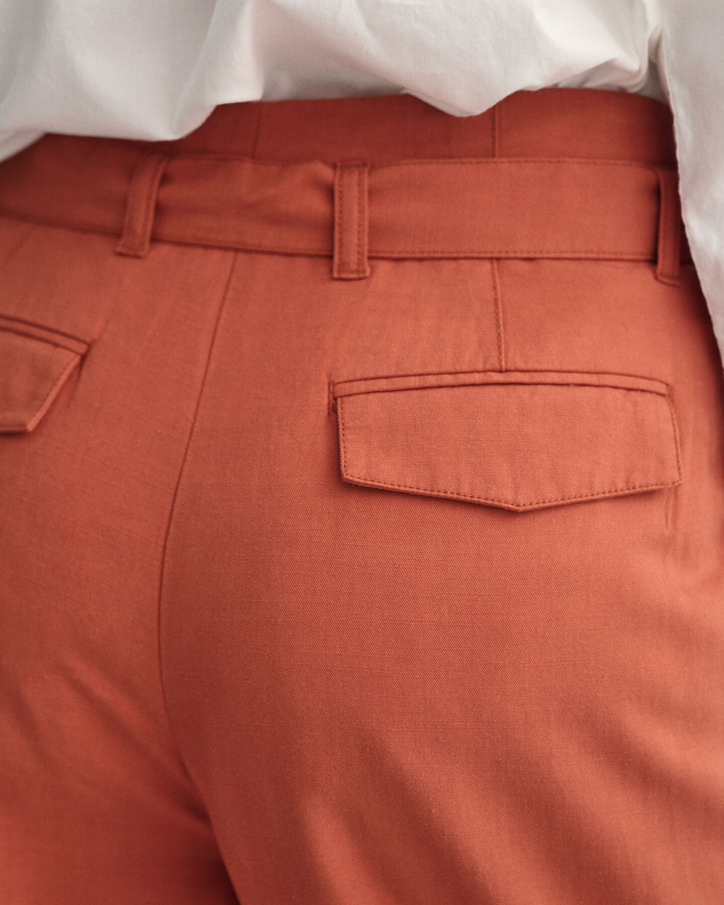 Cropped broek met wijde pijpen en ceintuur