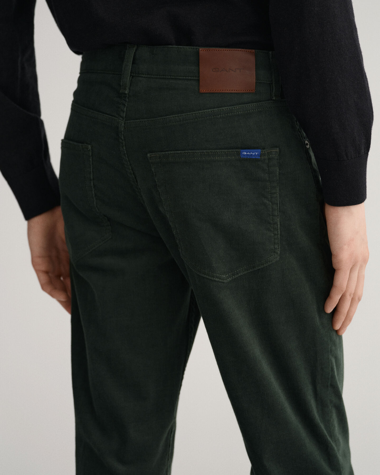 Jean slim fit en velours c&ocirc;tel&eacute; Hayes