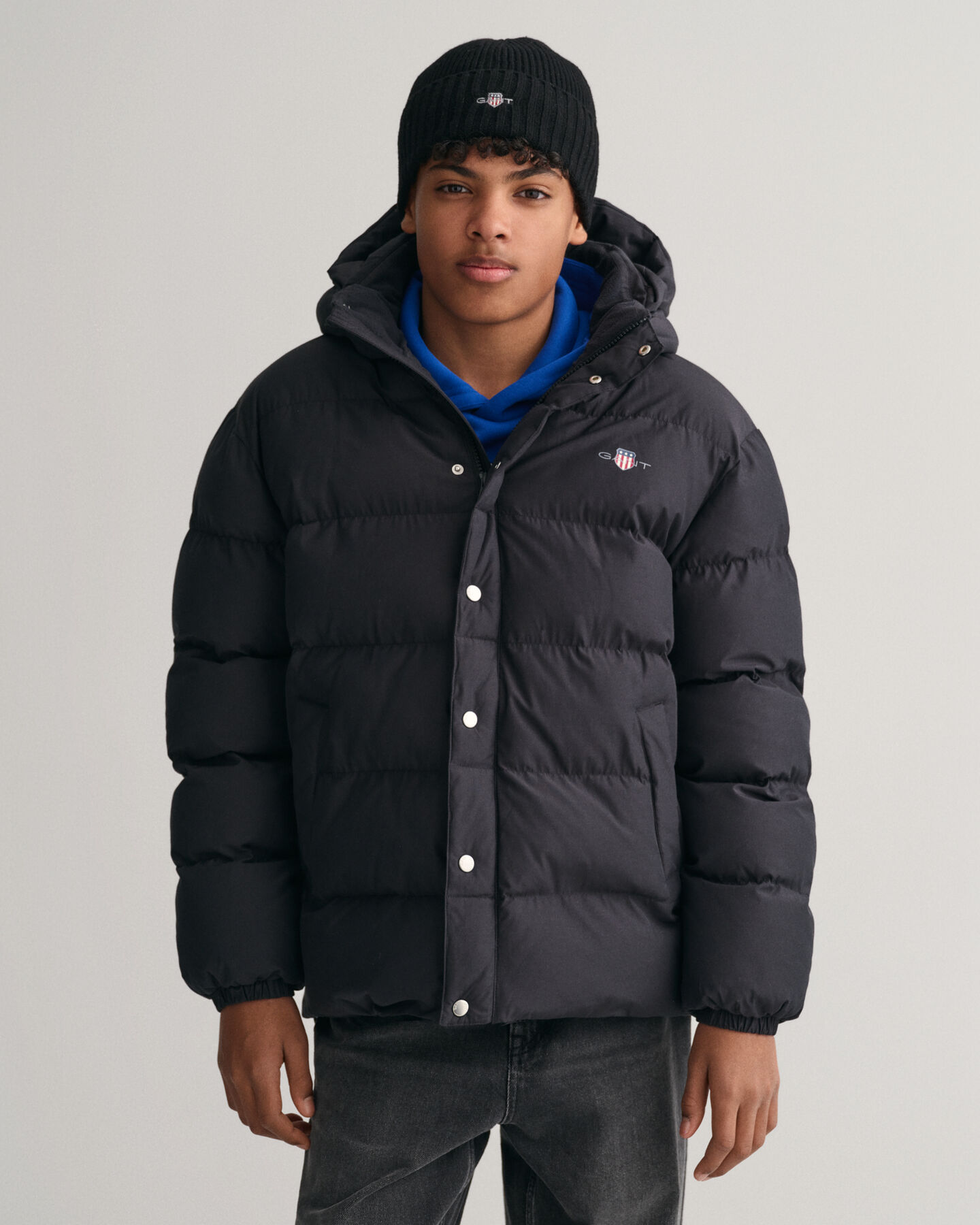 Bonnet en laine avec écusson Ado