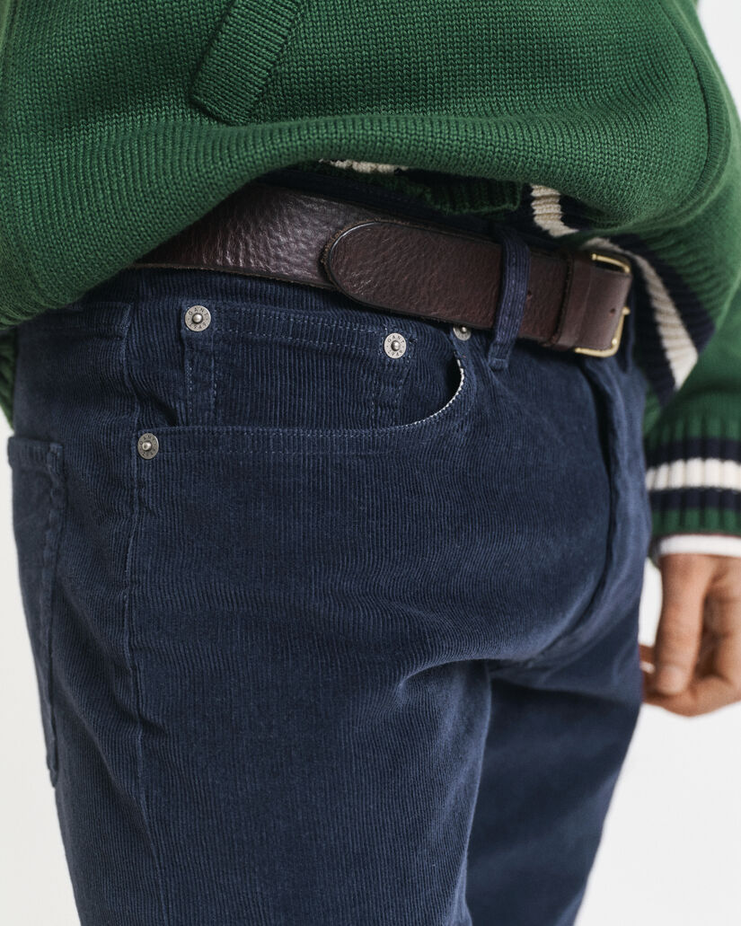 Jean slim fit en velours côtelé