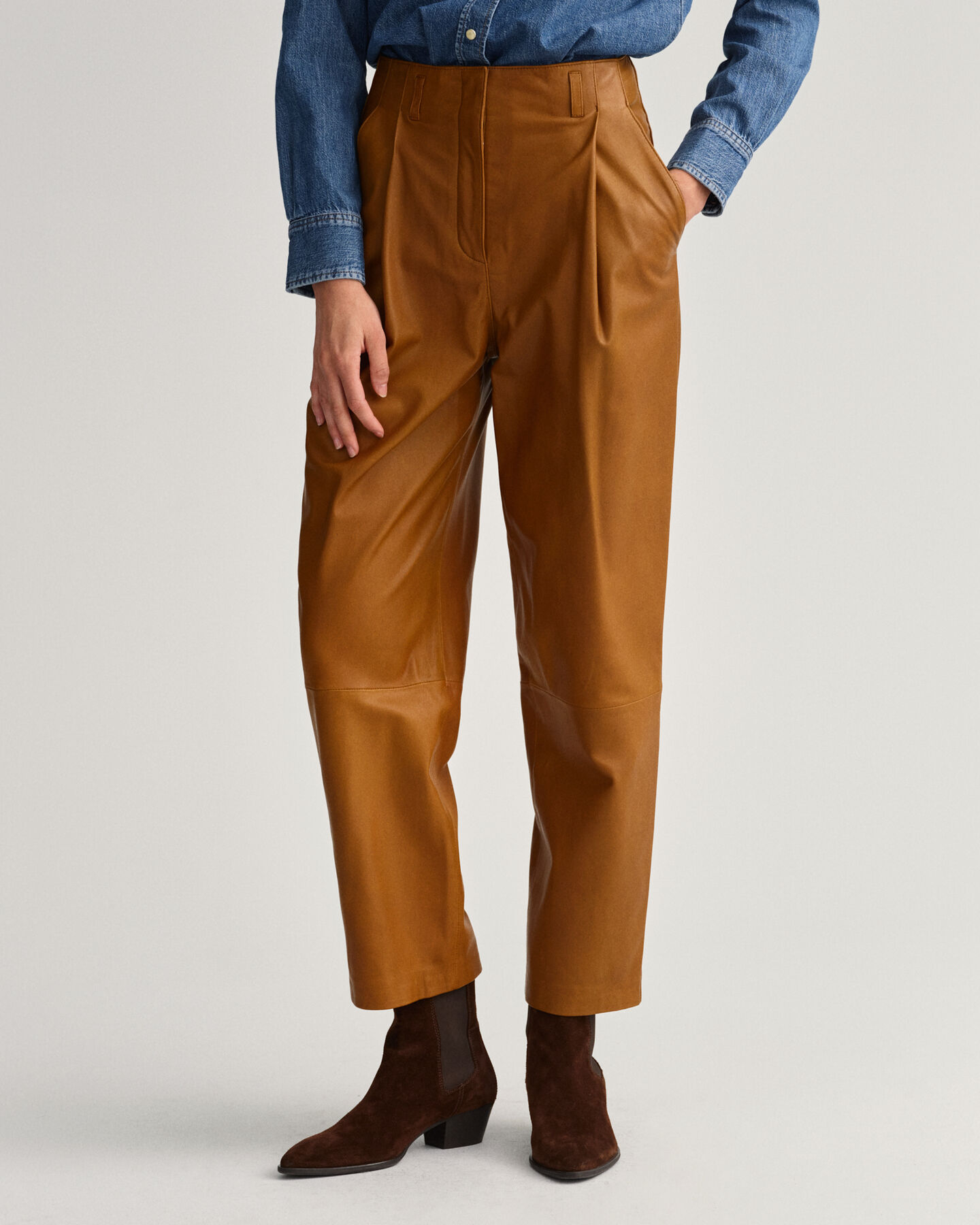 Pantalon en cuir plissé