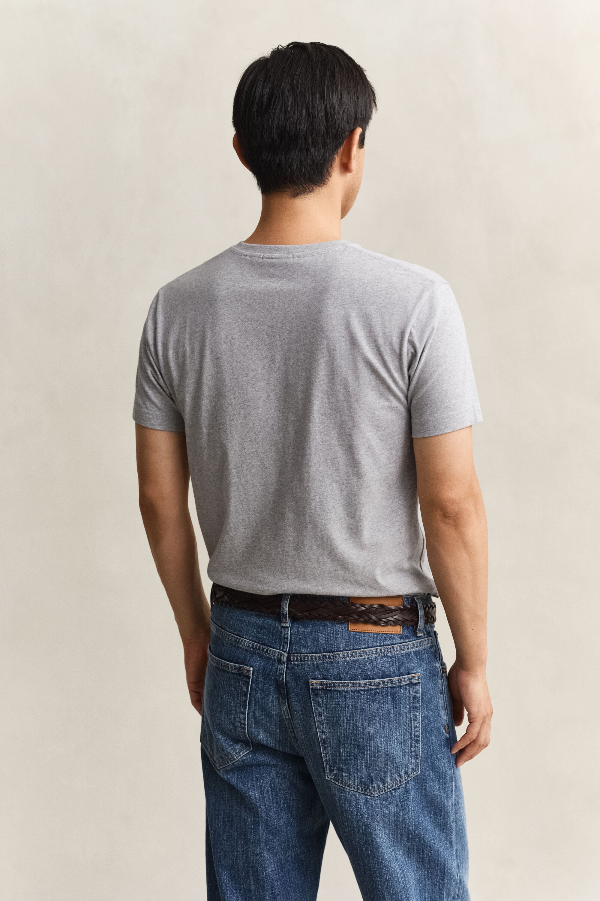 Slim Fit Shield T-shirt met V-hals