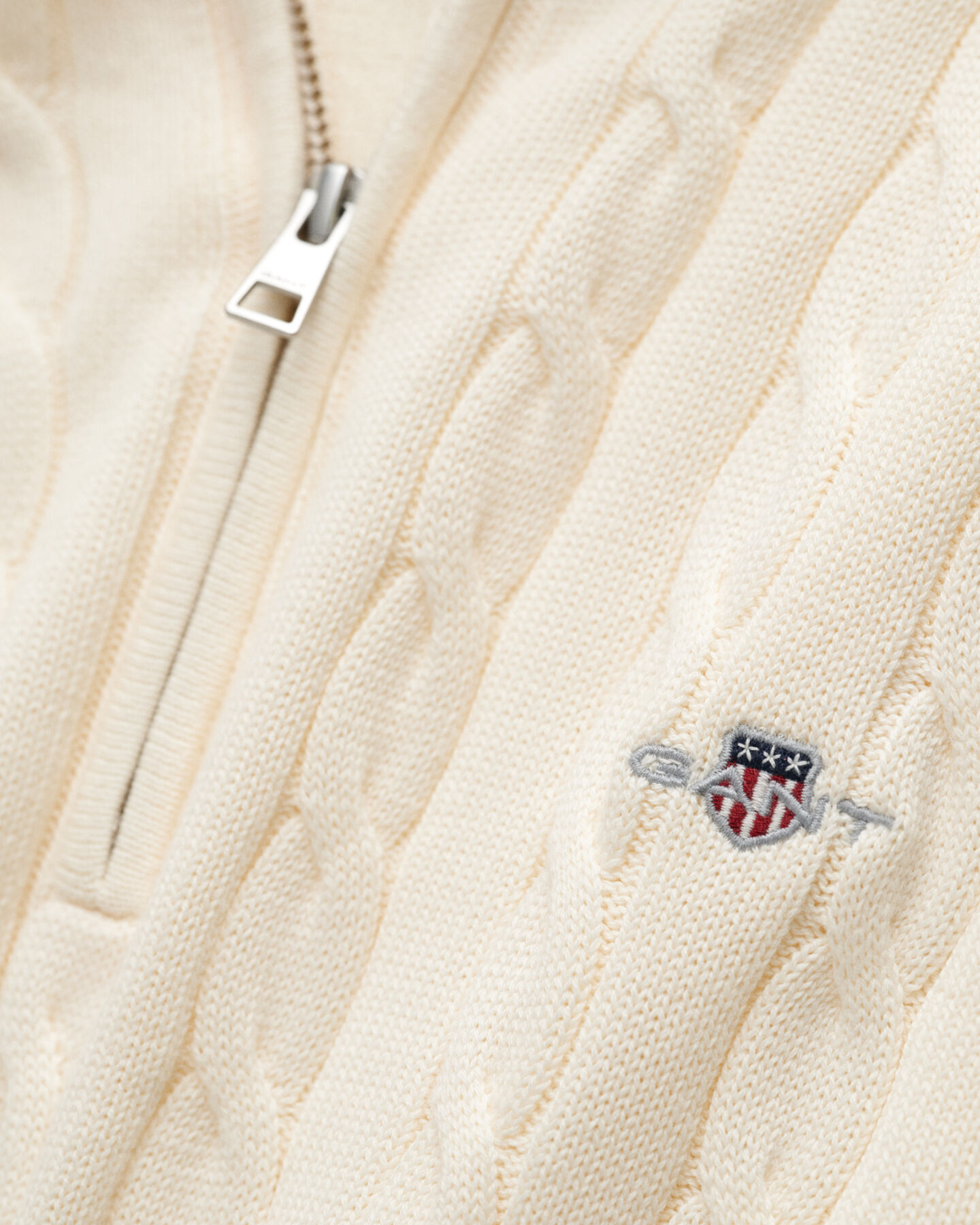 Kabelgebreide trui met korte rit van katoen