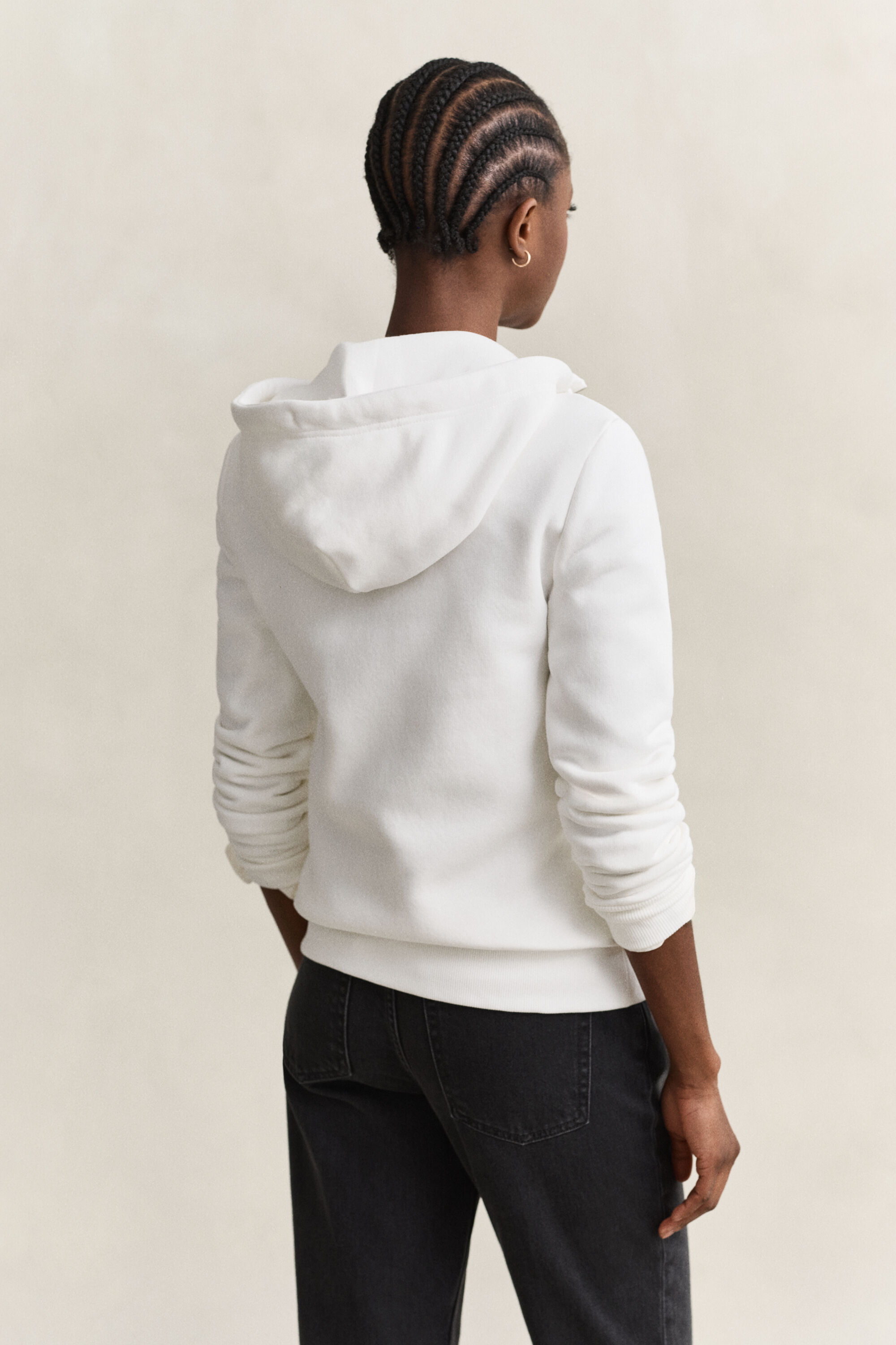 Sweat à capuche zippé avec écusson ton sur ton
