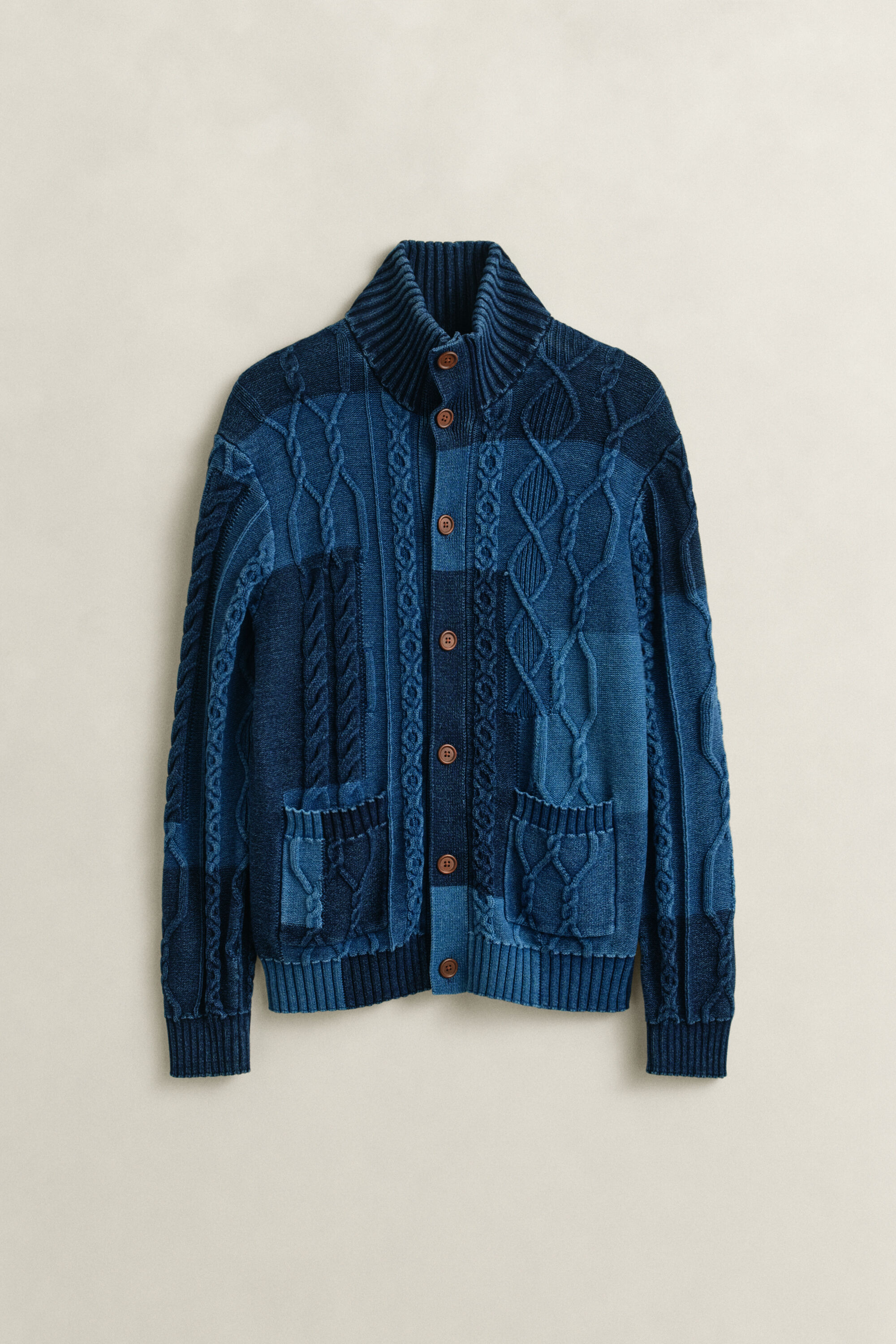 Cardigan en maille torsadée à motif patchwork