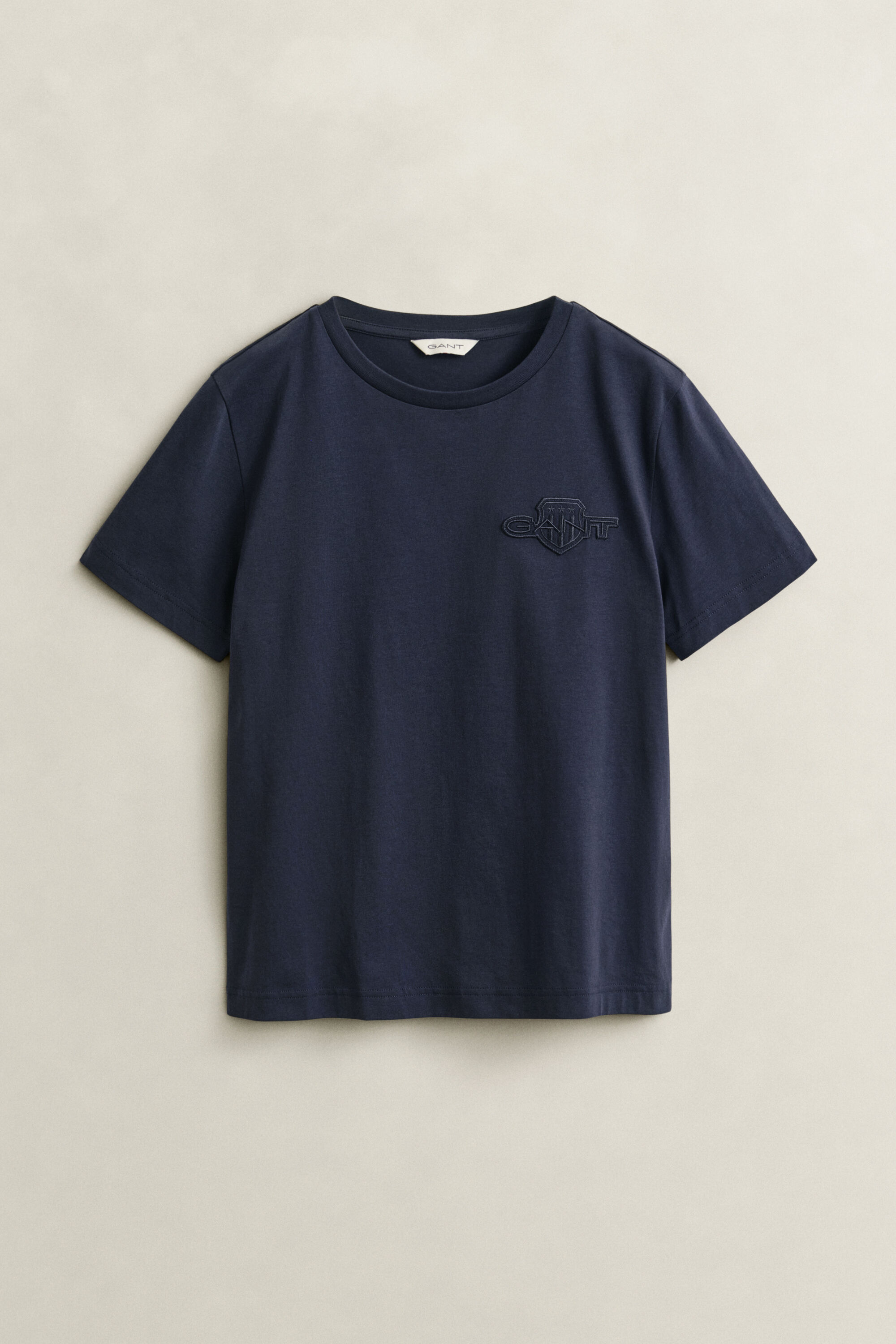 T-shirt avec écusson ton sur ton