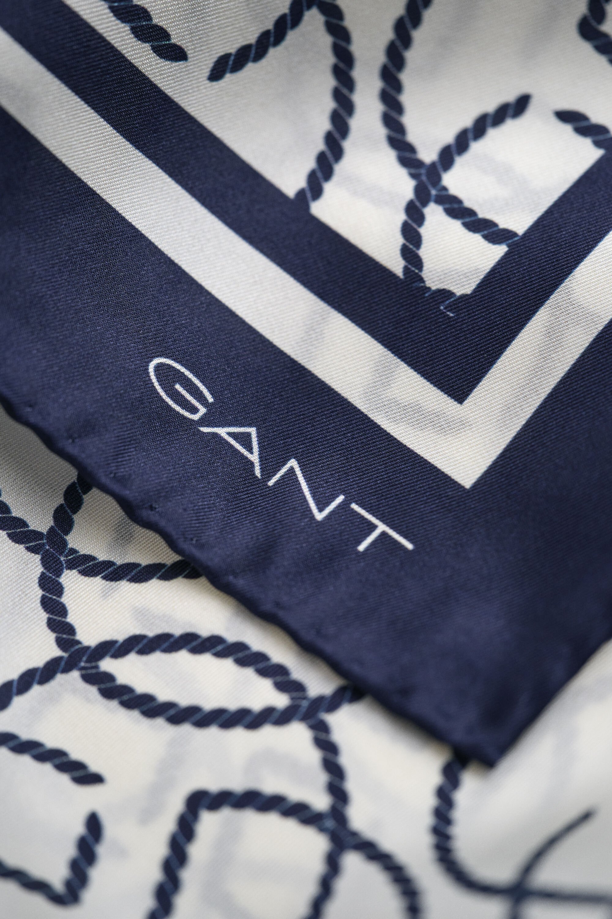 Foulard en soie avec monogramme