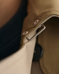 Trench-coat à coutures fixées