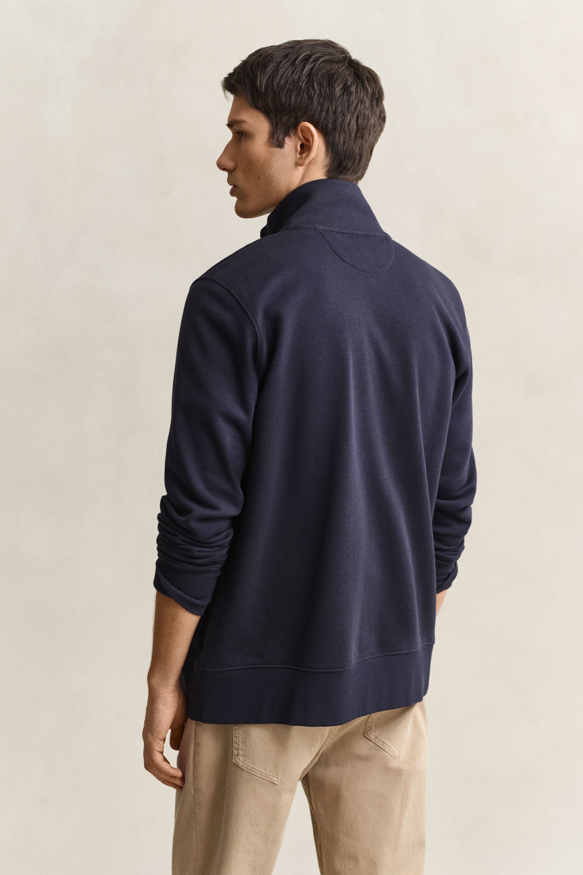 Sweat-shirt zippé avec écusson