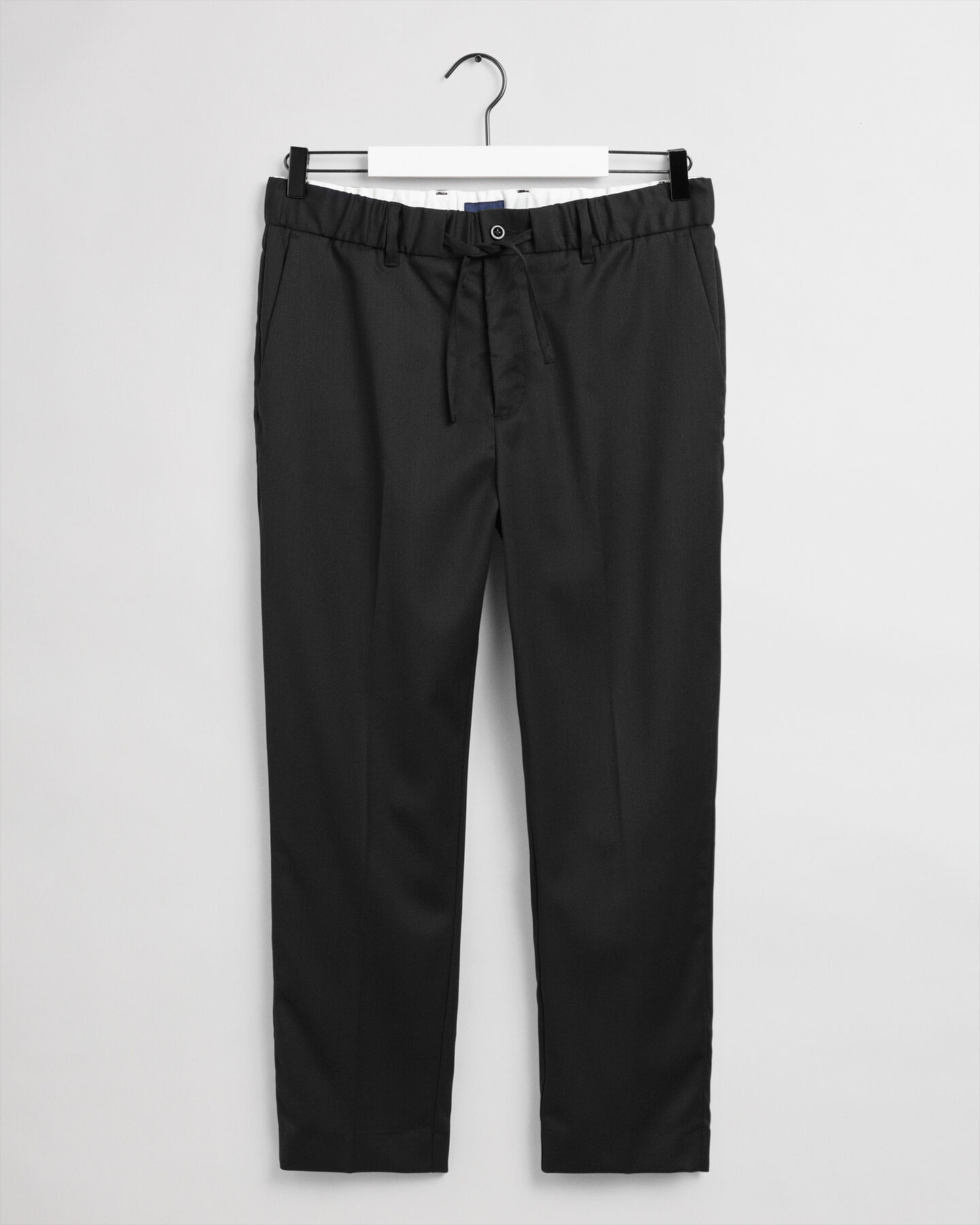 Pantalon style jogging en serg&eacute; avec cordon de serrage