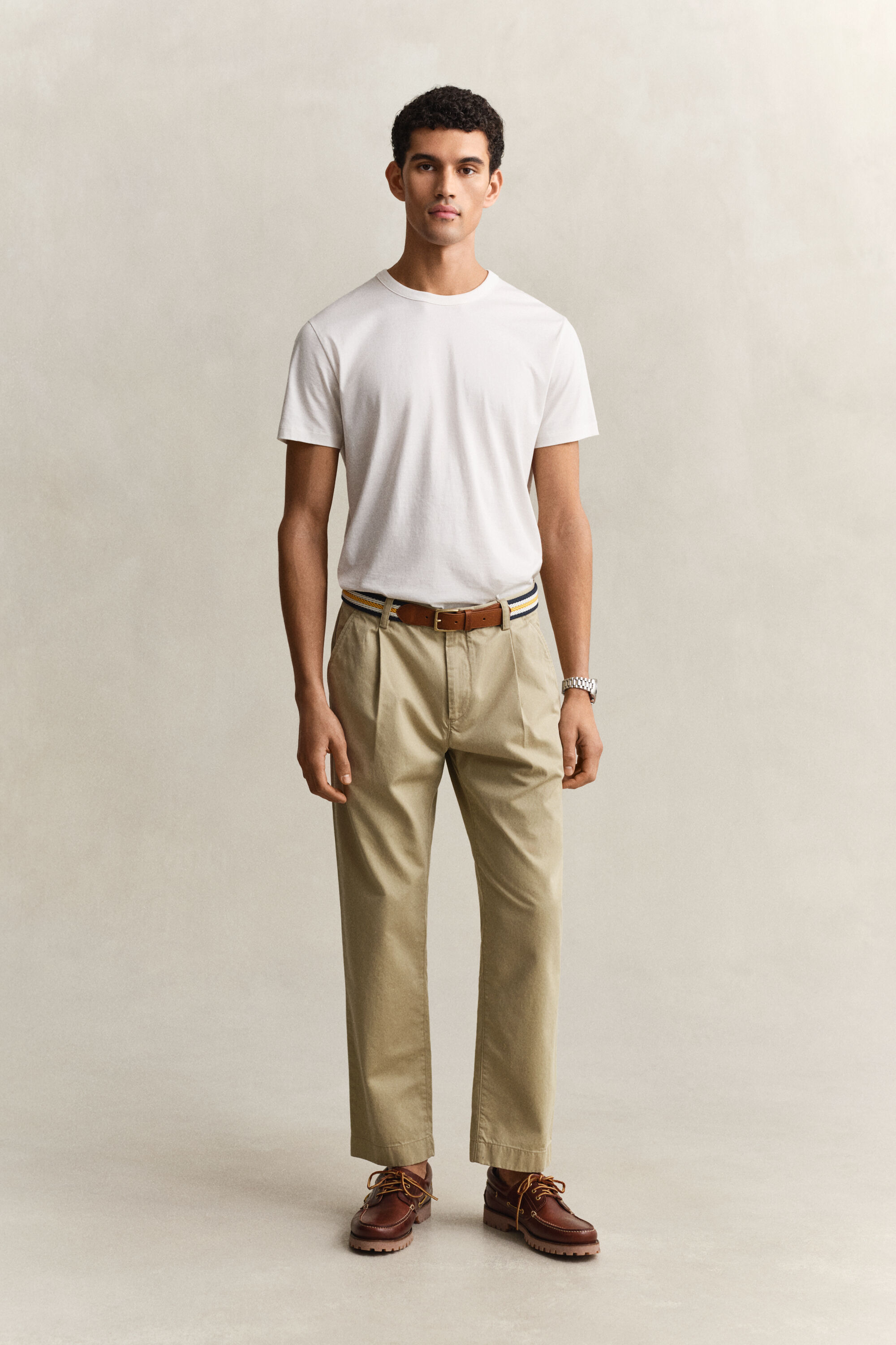 Pantalon chino coupe regular en sergé de coton