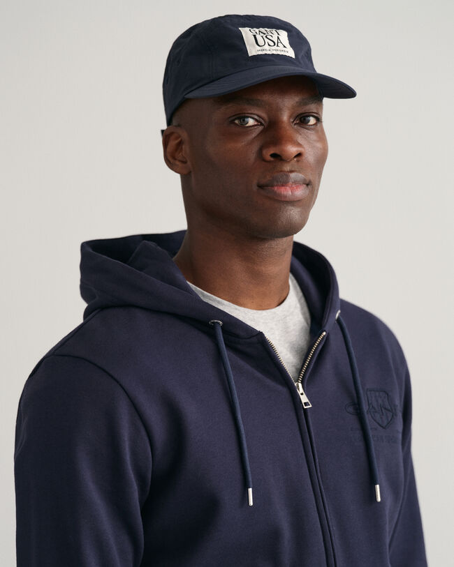 Sweat à capuche zippé avec écusson ton sur ton