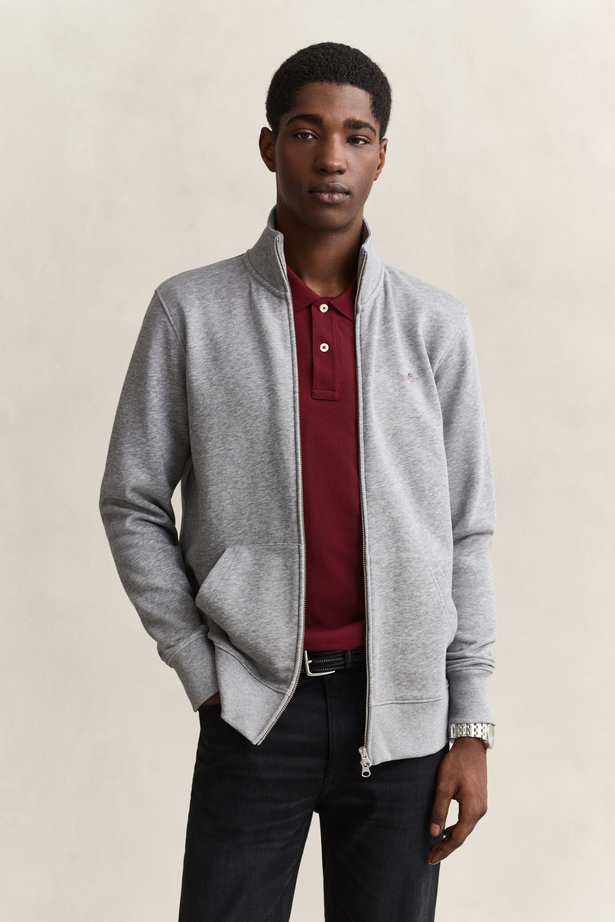 Sweat-shirt zippé avec écusson