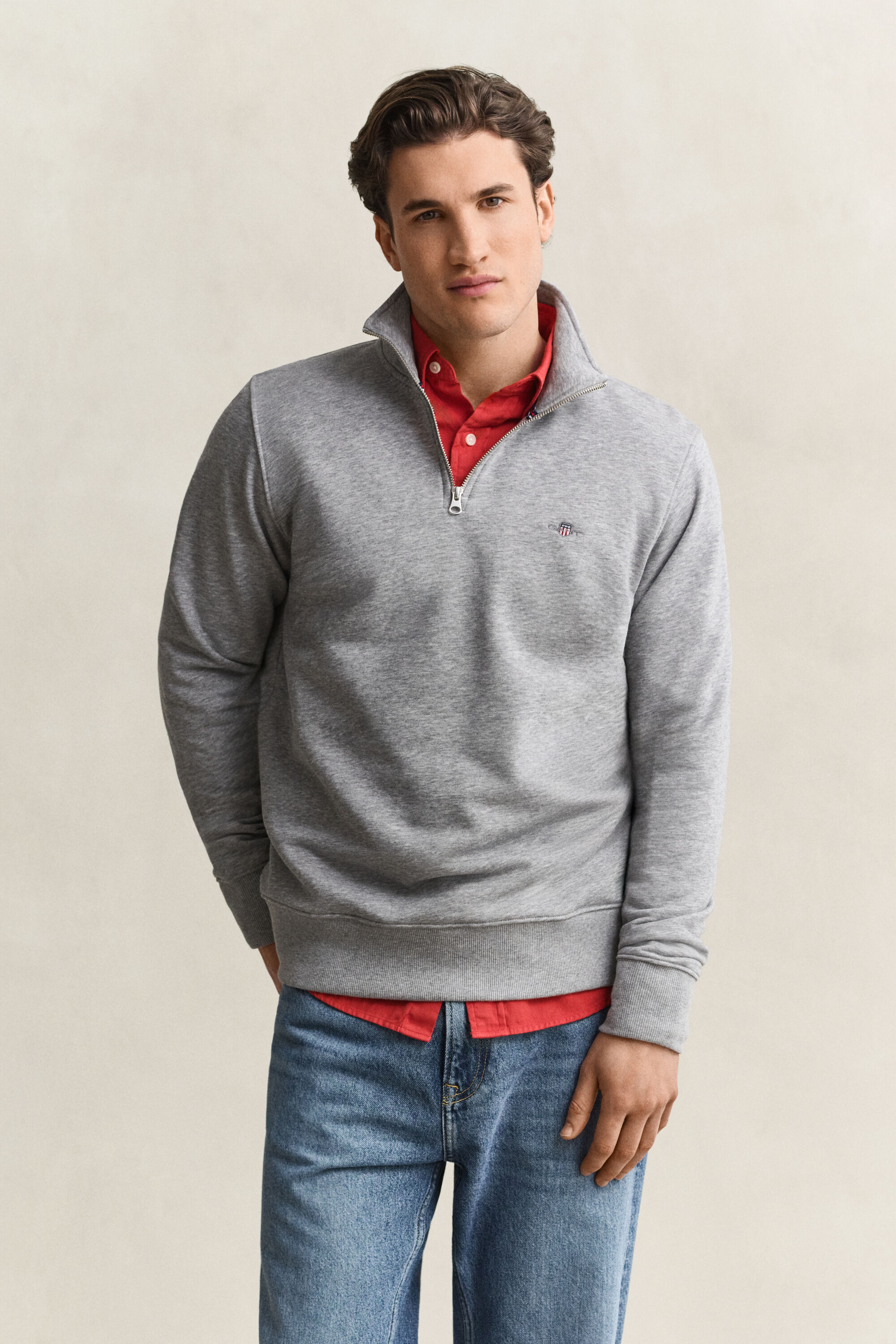 Sweat-shirt à demi-zip avec écusson