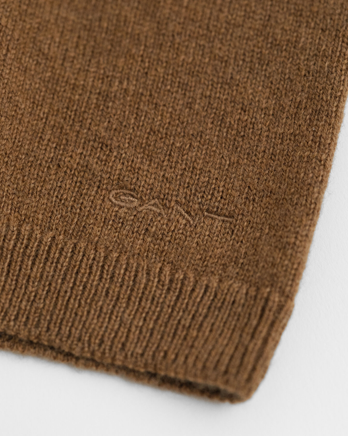 Trui met ronde hals en korte mouwen van buitengewoon zachte lamswol