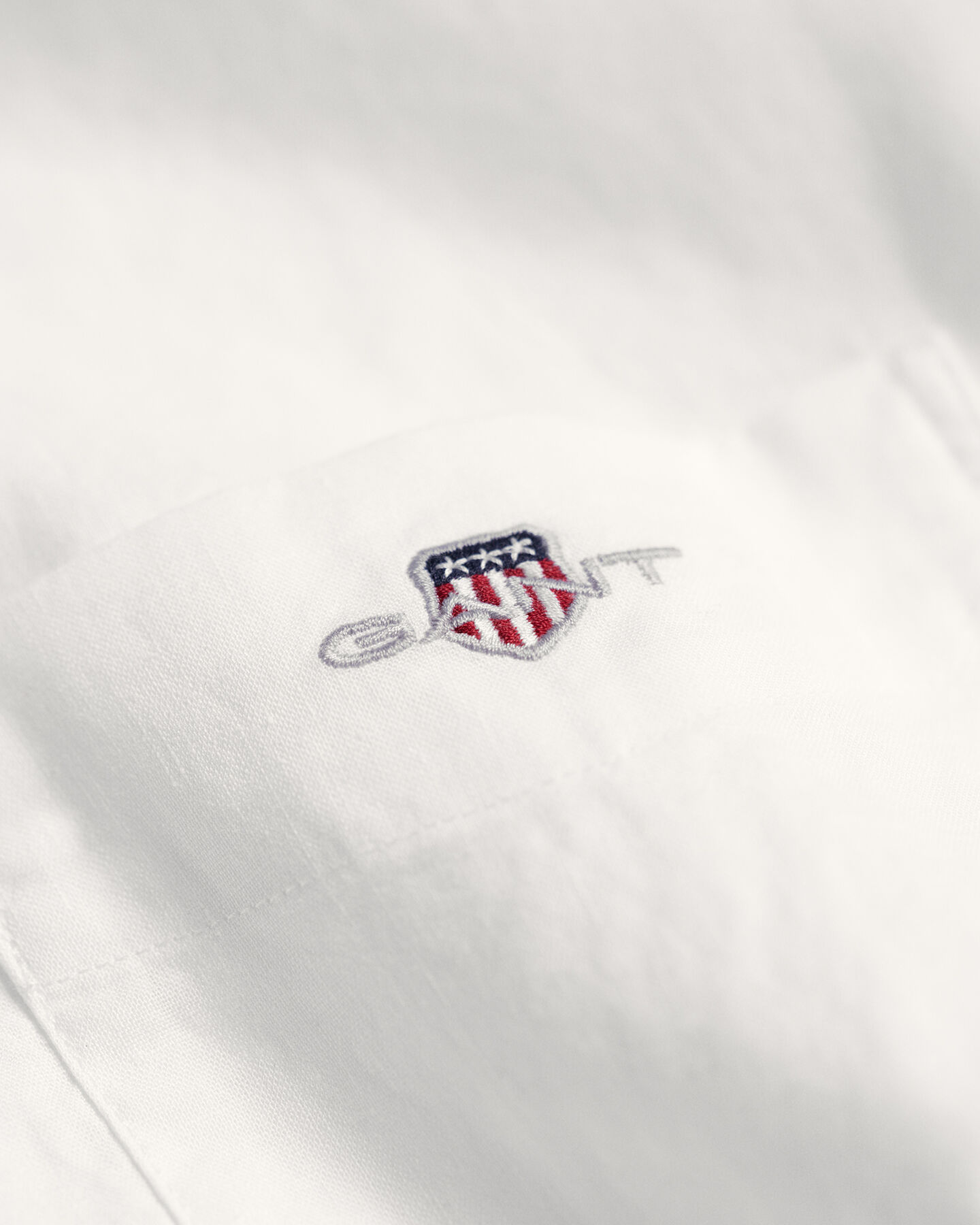 Chemise regular fit en coton et lin &agrave; manches courtes