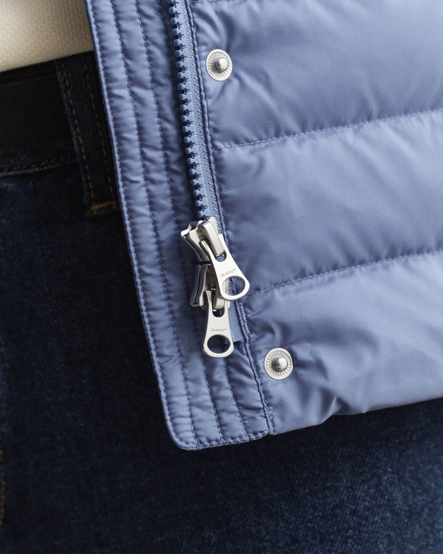 Lichte donsbodywarmer