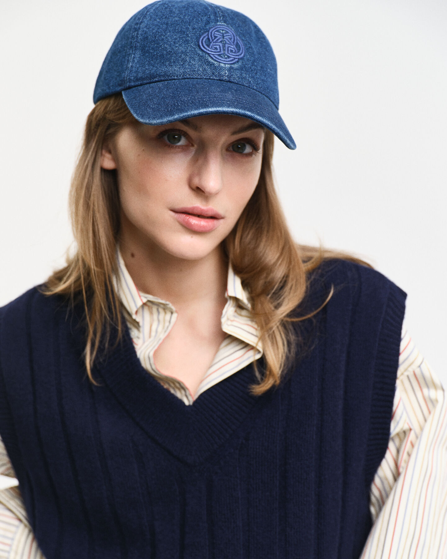 Wollen spencer met V-hals en brede rib