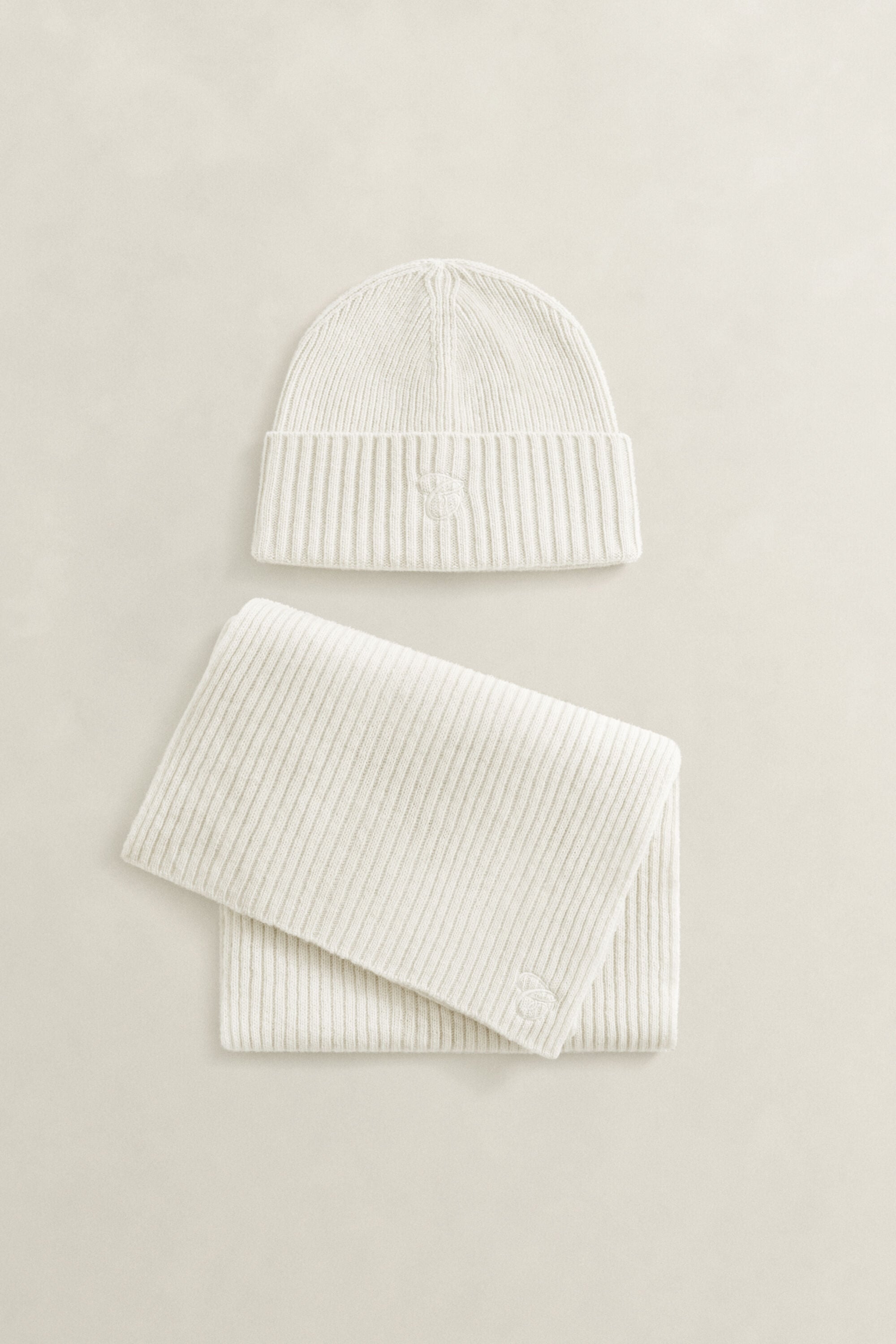 Coffret cadeau écharpe et bonnet brodés