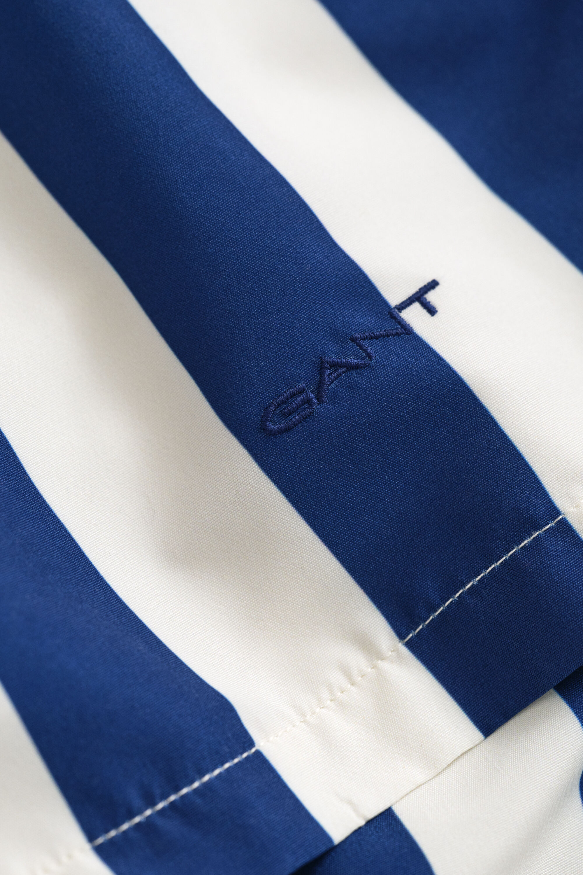 Short de bain à rayures en colour-block