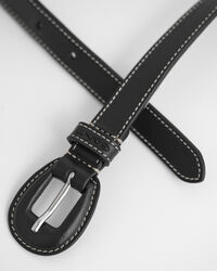 Ceinture avec boucle recouverte de cuir