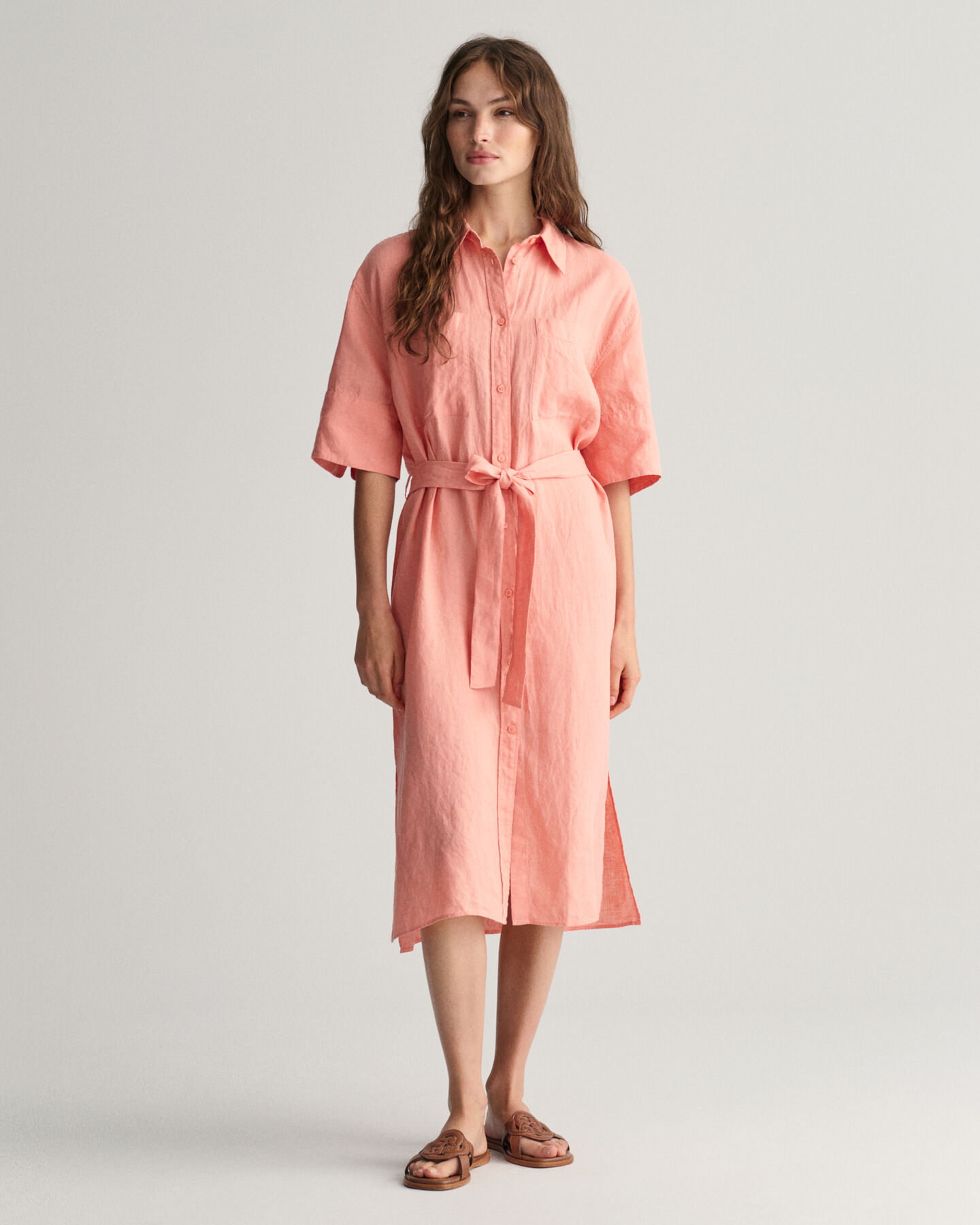Robe-chemise en lin &agrave; manches courtes