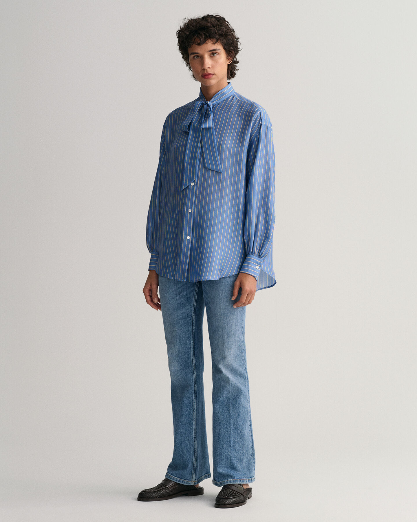 Zijden blouse met strikje en strepen