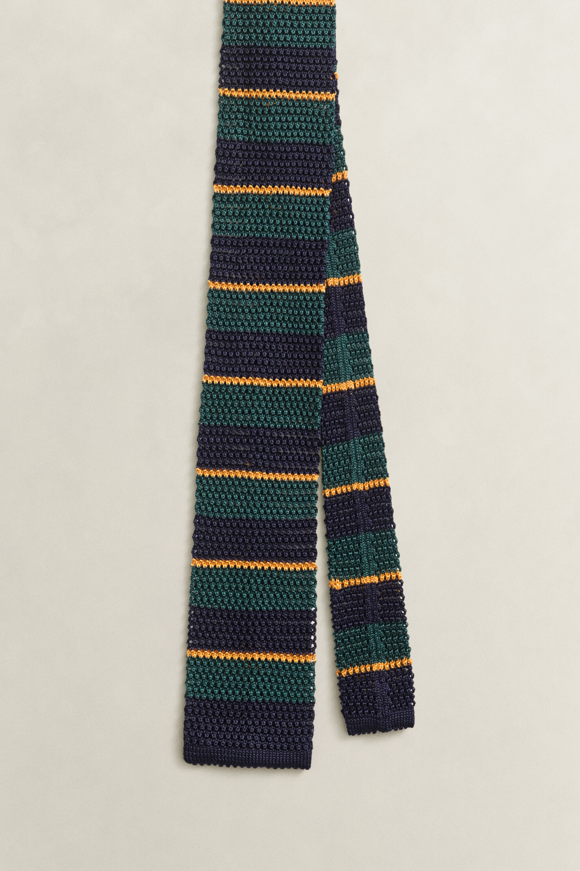 Cravate en maille à rayures