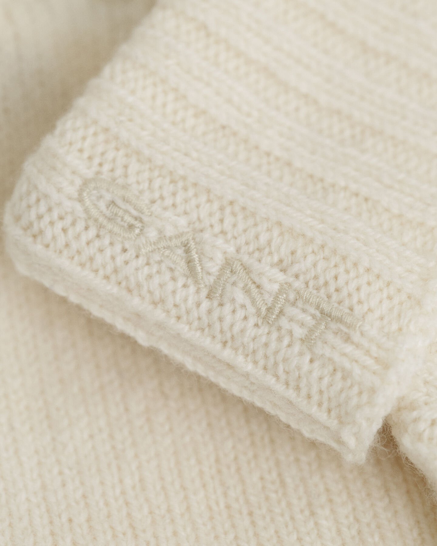 Wollen kabelgebreide handschoenen