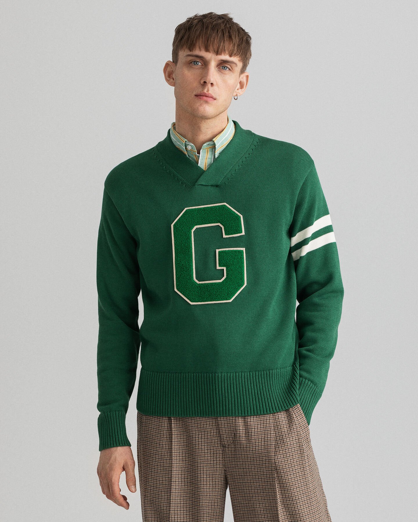 Collegiate sweater met V-hals