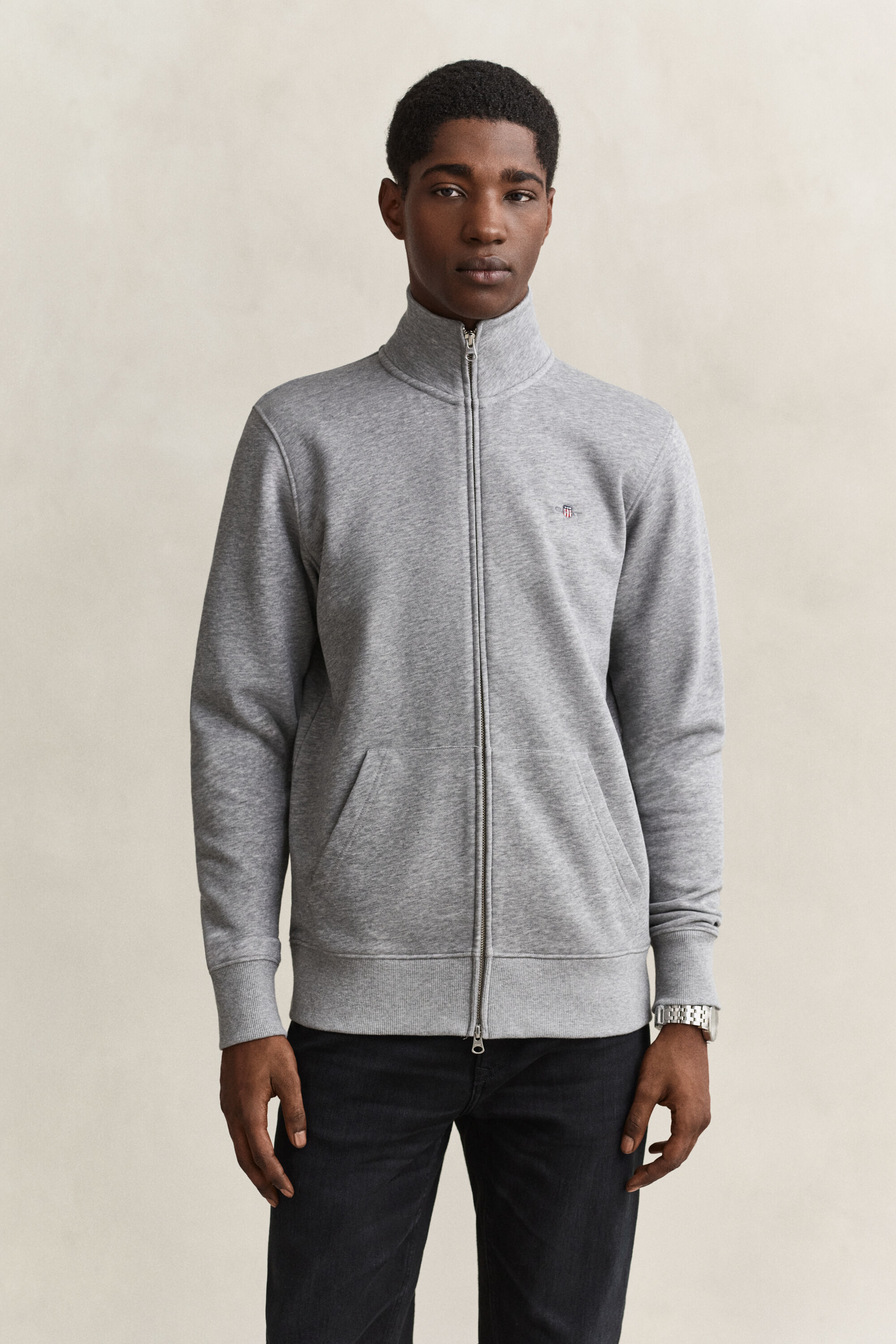 Sweat-shirt zippé avec écusson
