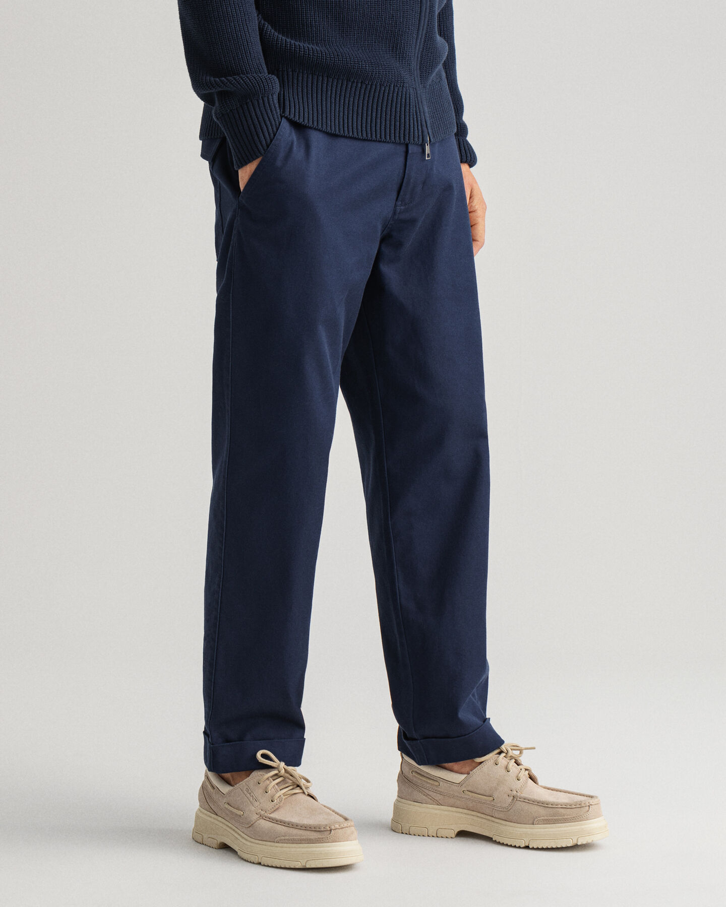 Pantalon chino ajust&eacute; en coton