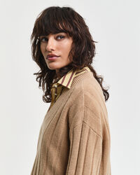 Pull col V en laine à côtes larges