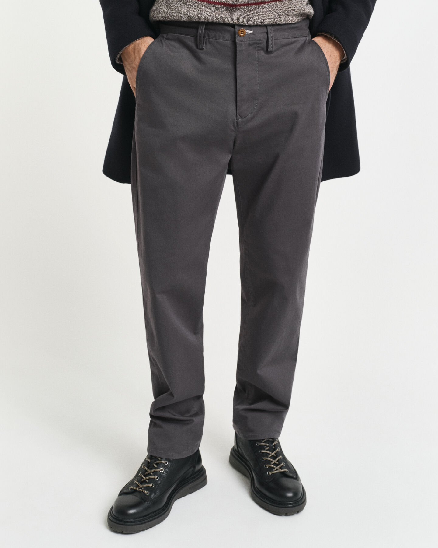 Pantalon chino coupe regular en sergé