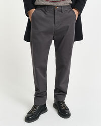 Pantalon chino coupe regular en sergé