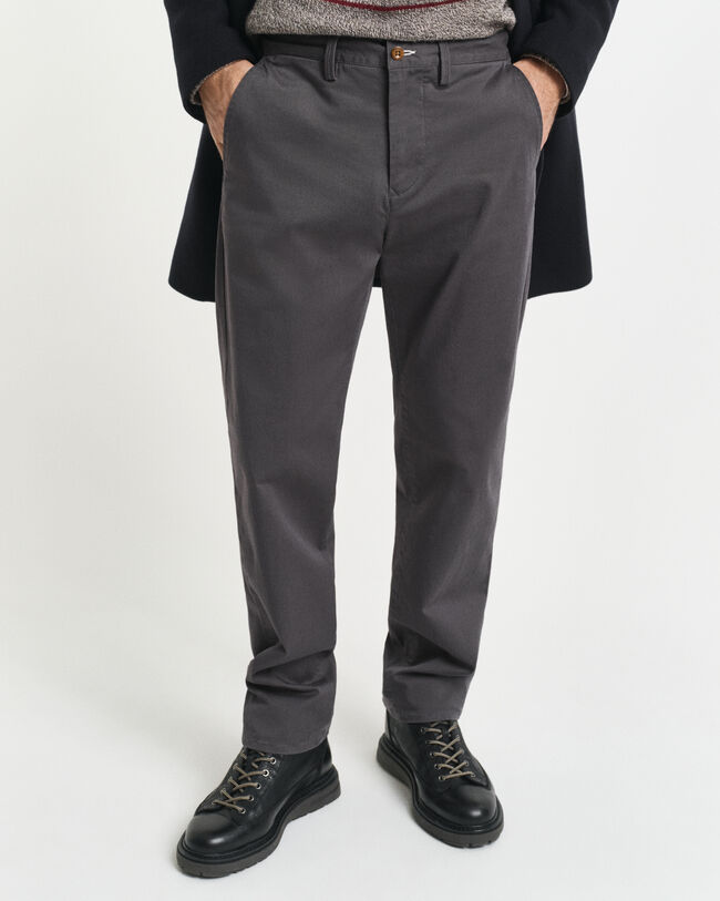 Pantalon chino coupe regular en sergé