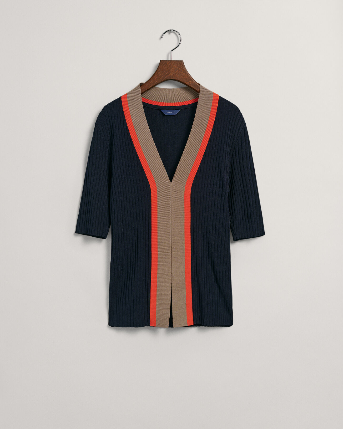 Haut col V c&ocirc;tel&eacute;