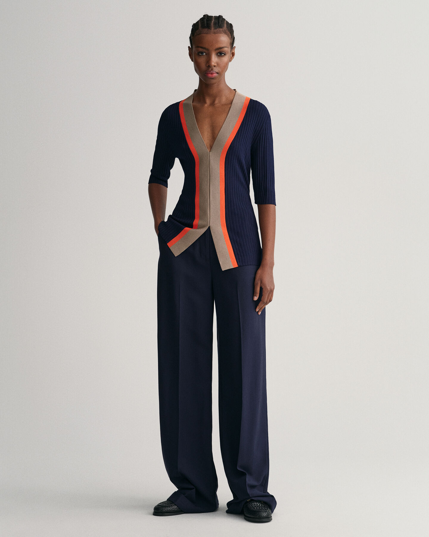 Haut col V c&ocirc;tel&eacute;