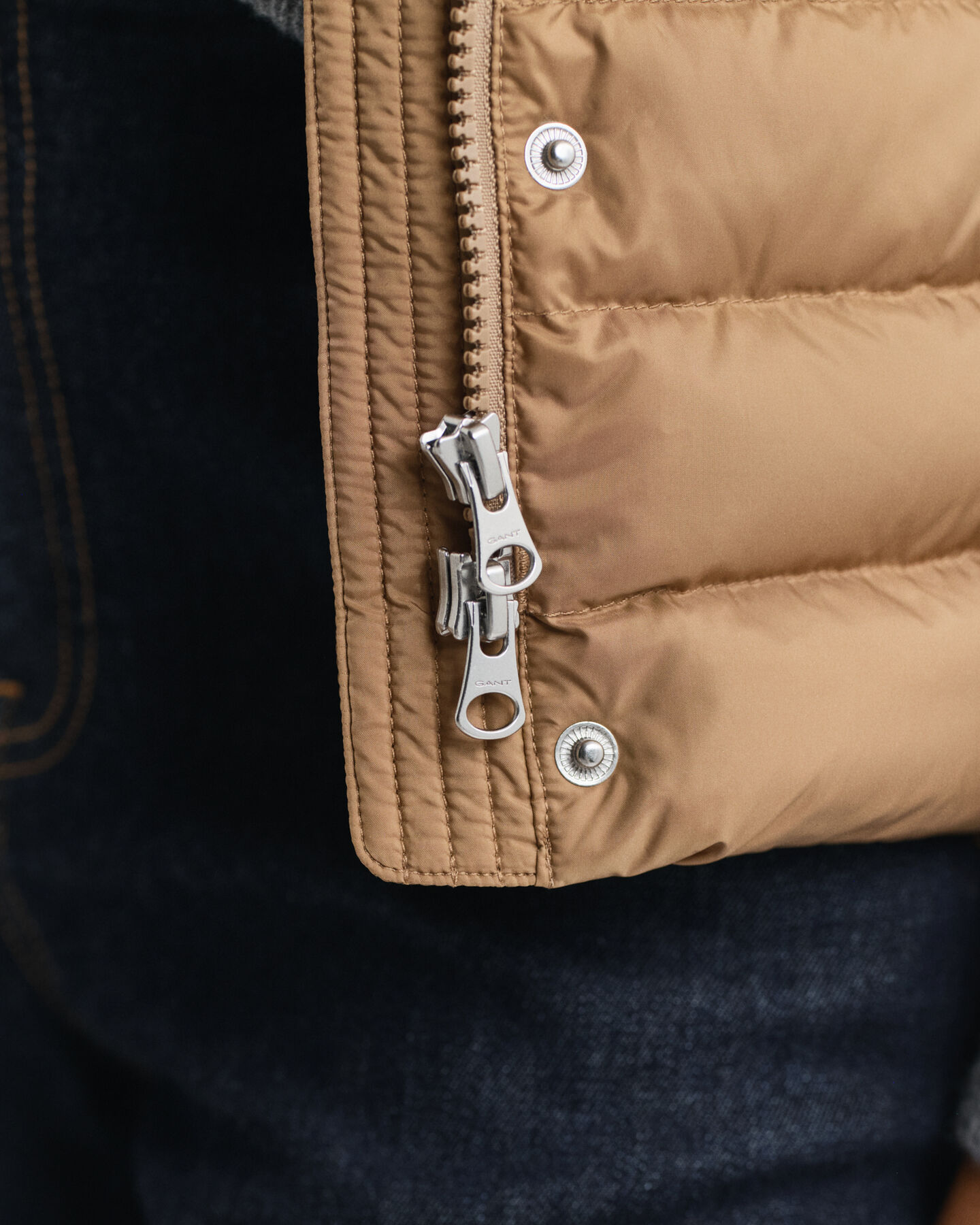 Lichte donsbodywarmer