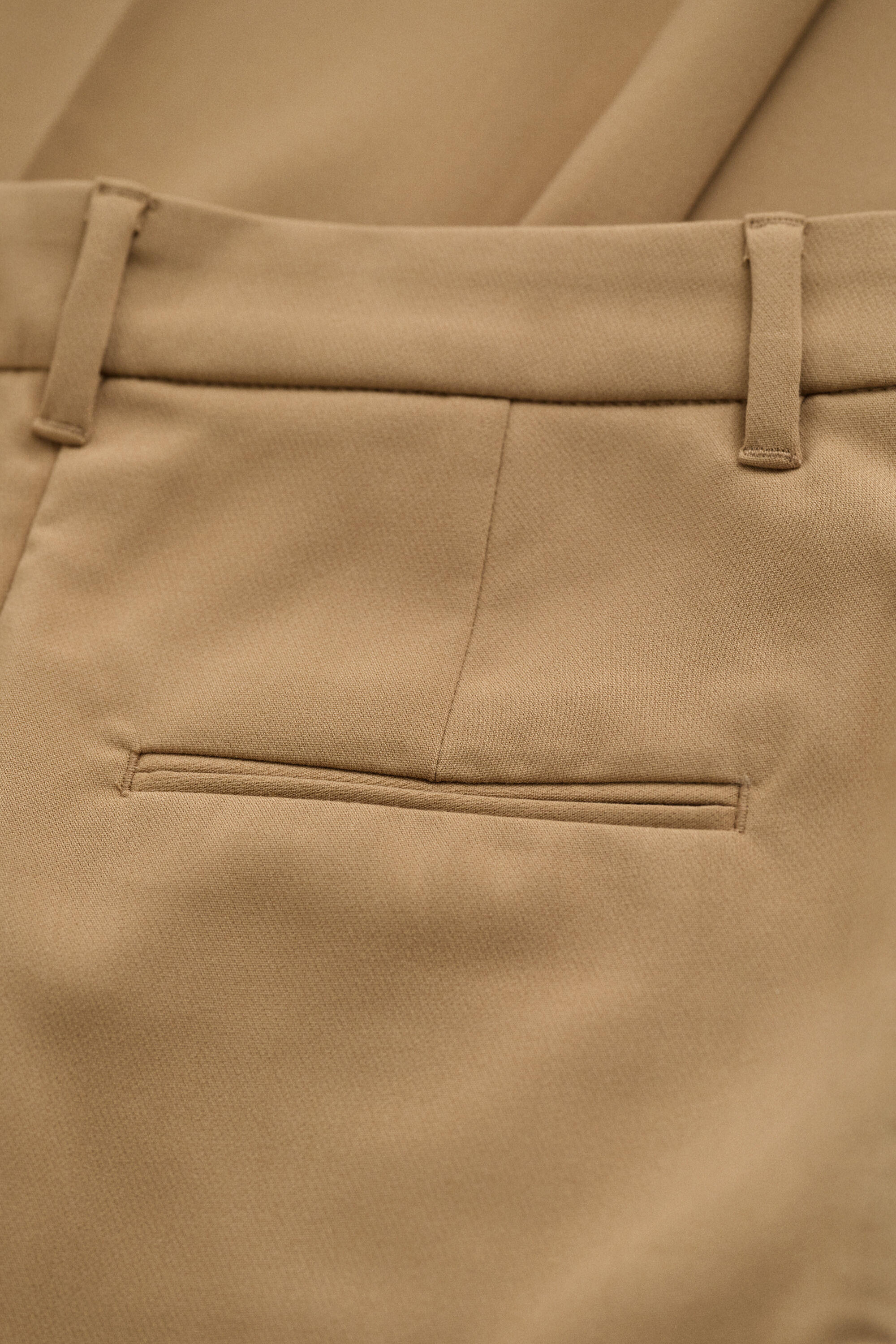 Nette nauwsluitende flared broek