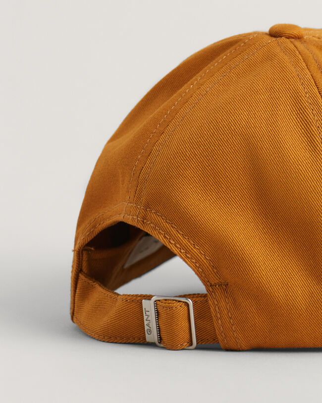 Pet met G-badge van katoenkeper