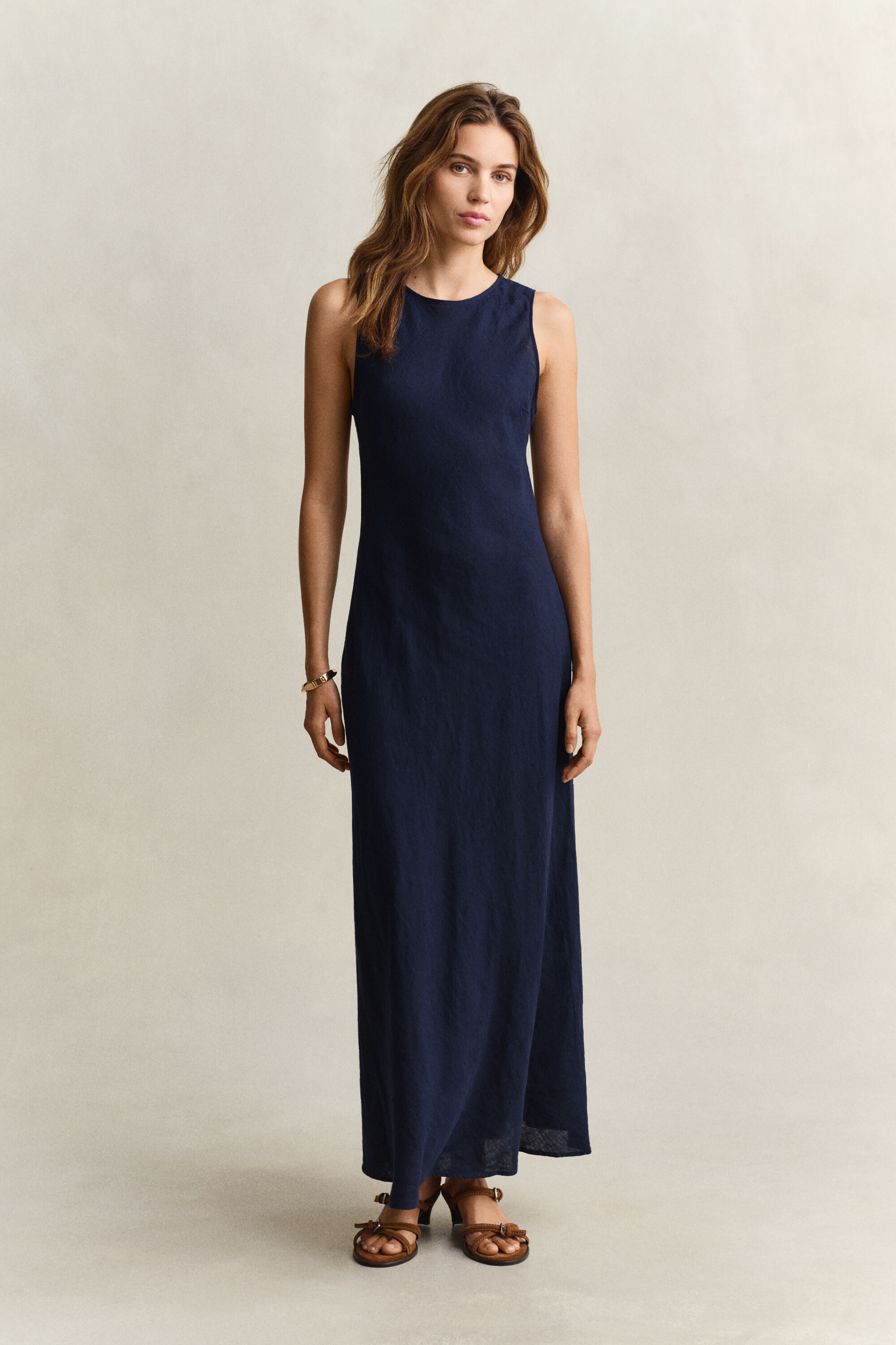 Schuin geknipte linnen midi-jurk