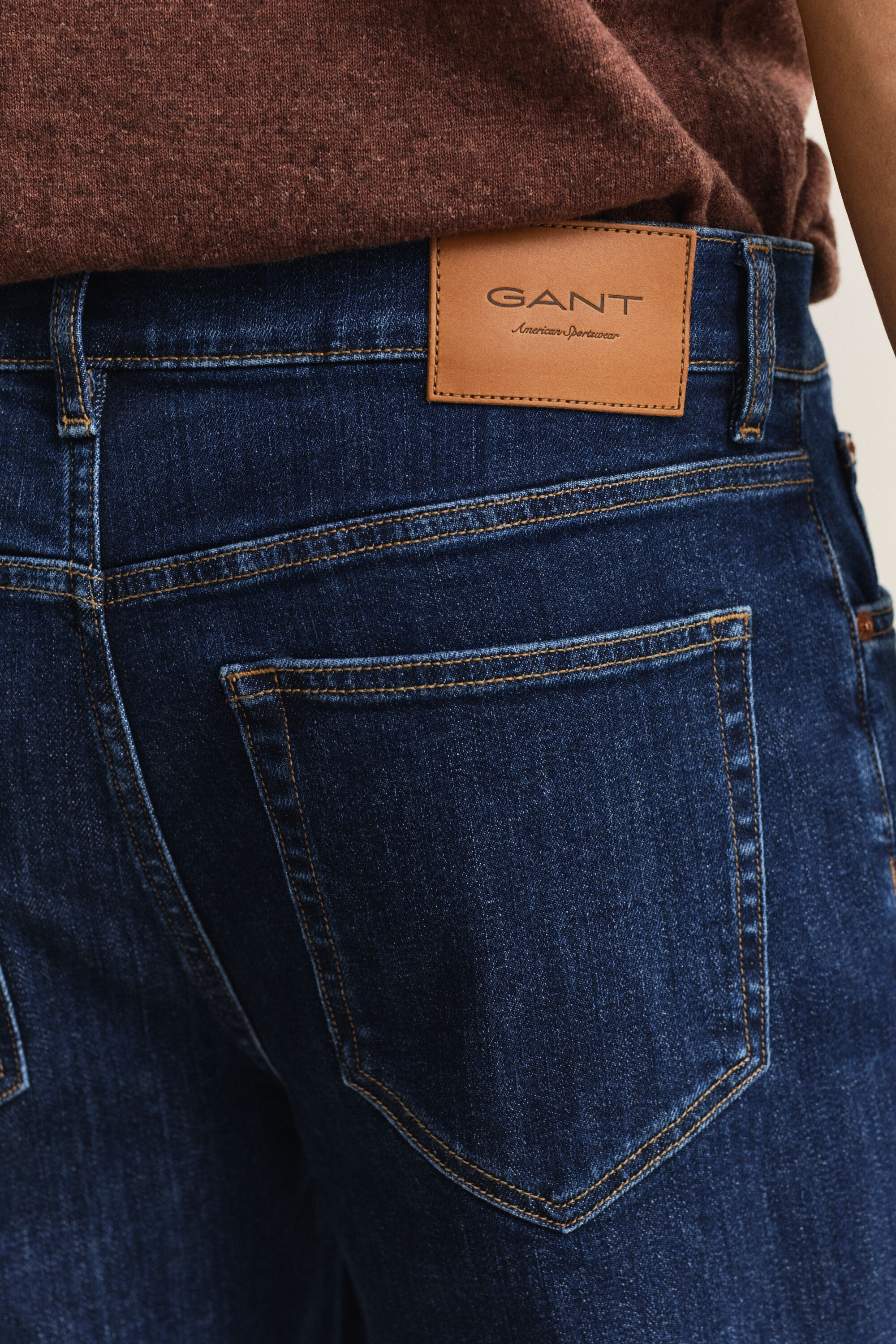 Jean regular fit à délavage épuré