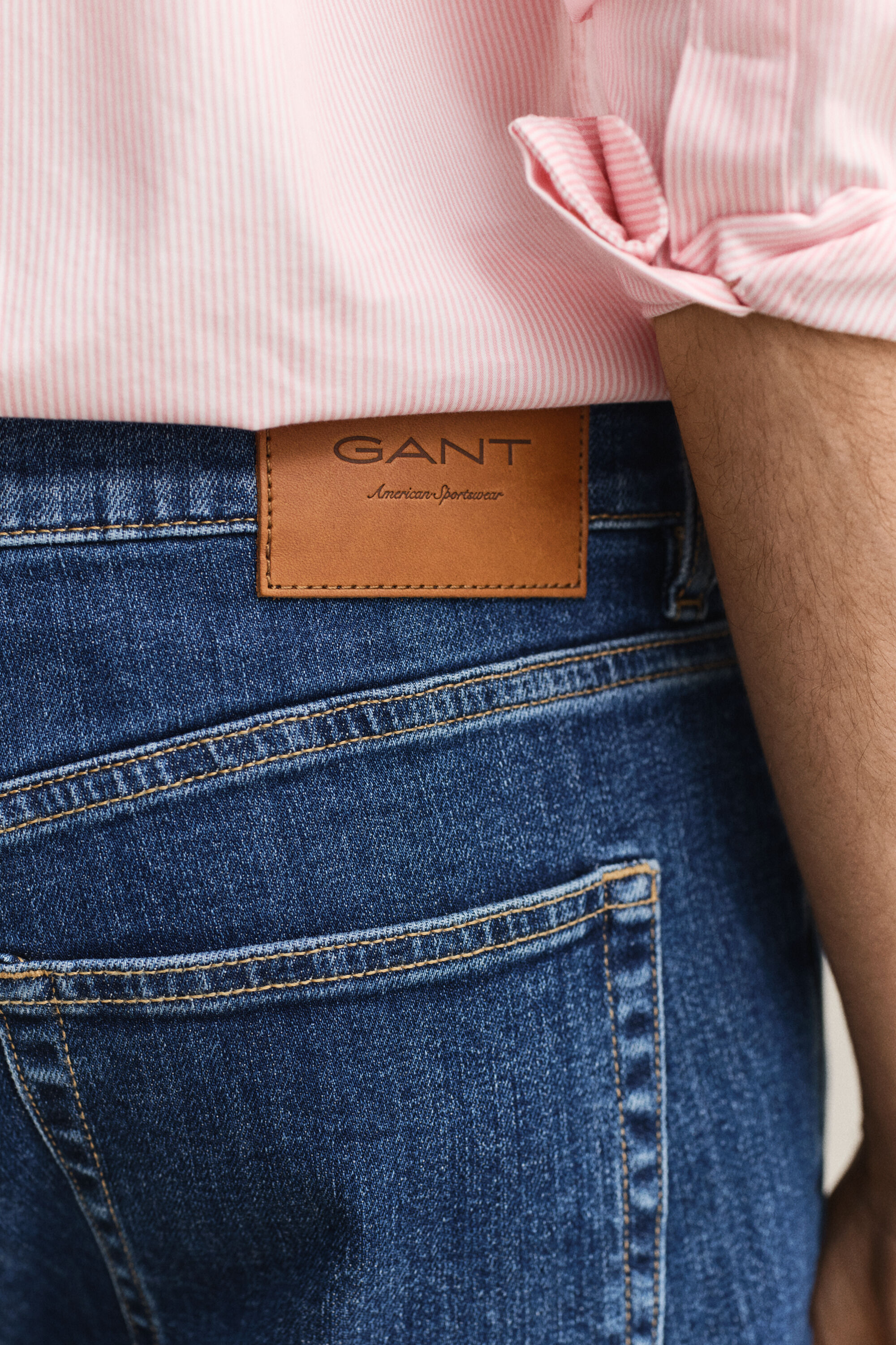 Jean slim fit à délavage épuré