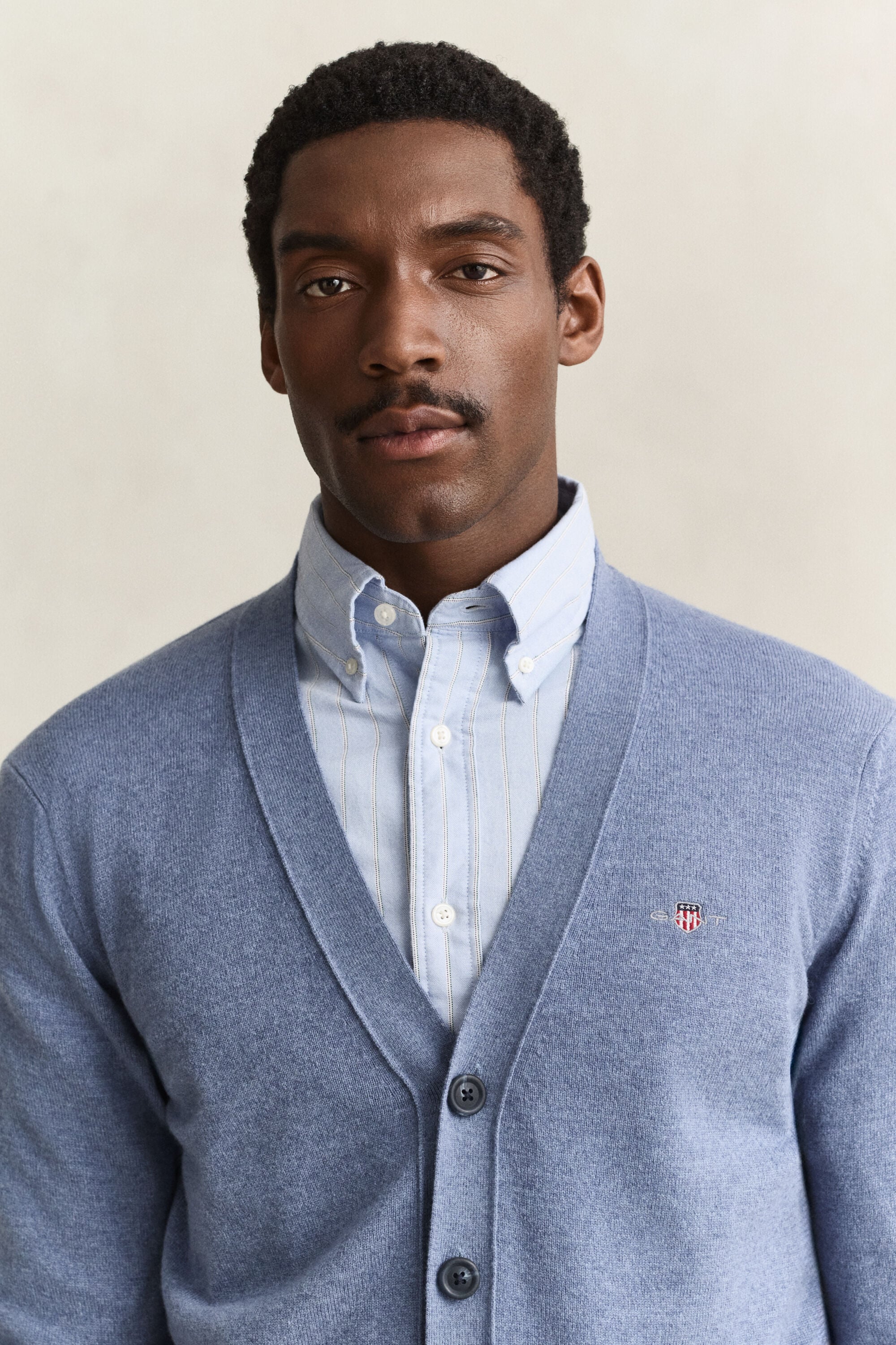 Cardigan col V en laine d’agneau