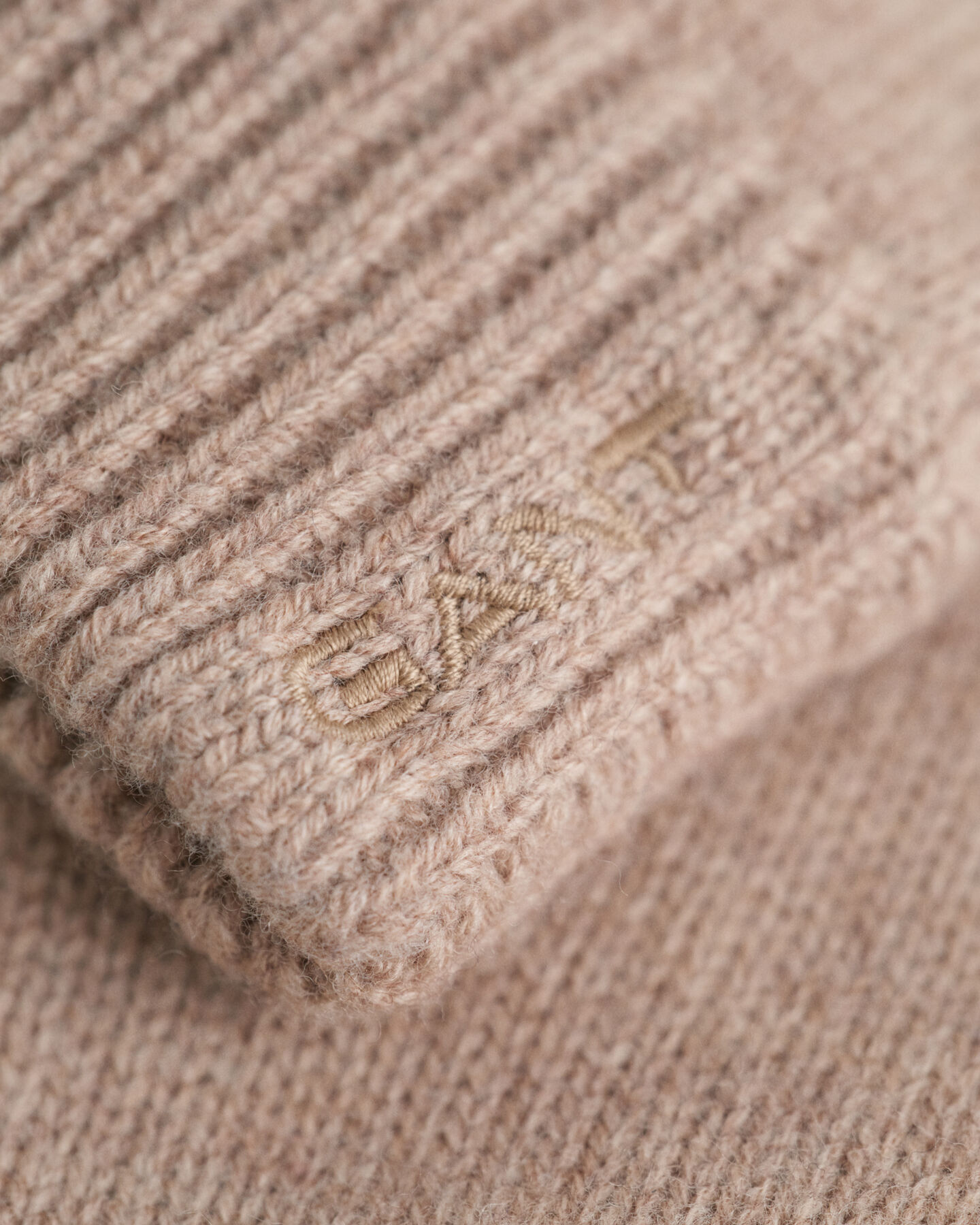 Gants en laine tricotée