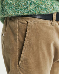 Pantalon chino slim fit en velours côtelé